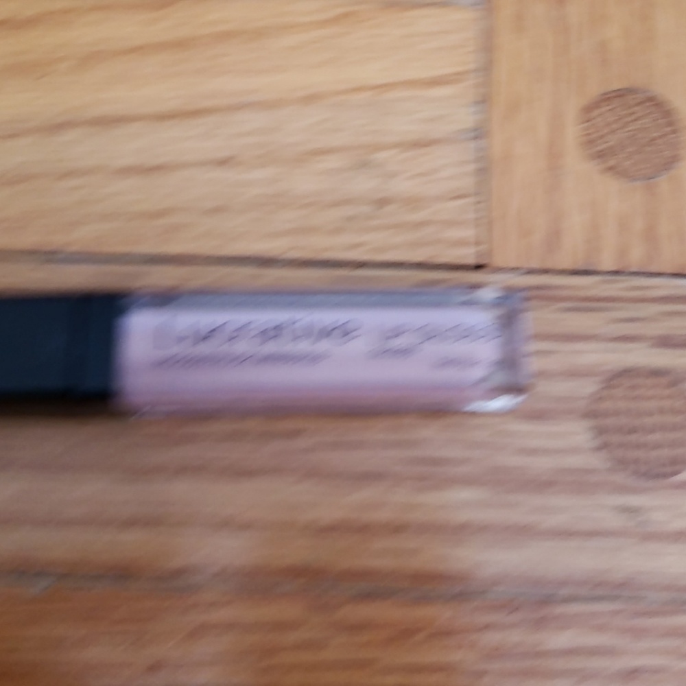Younique - Picture 3 of 3